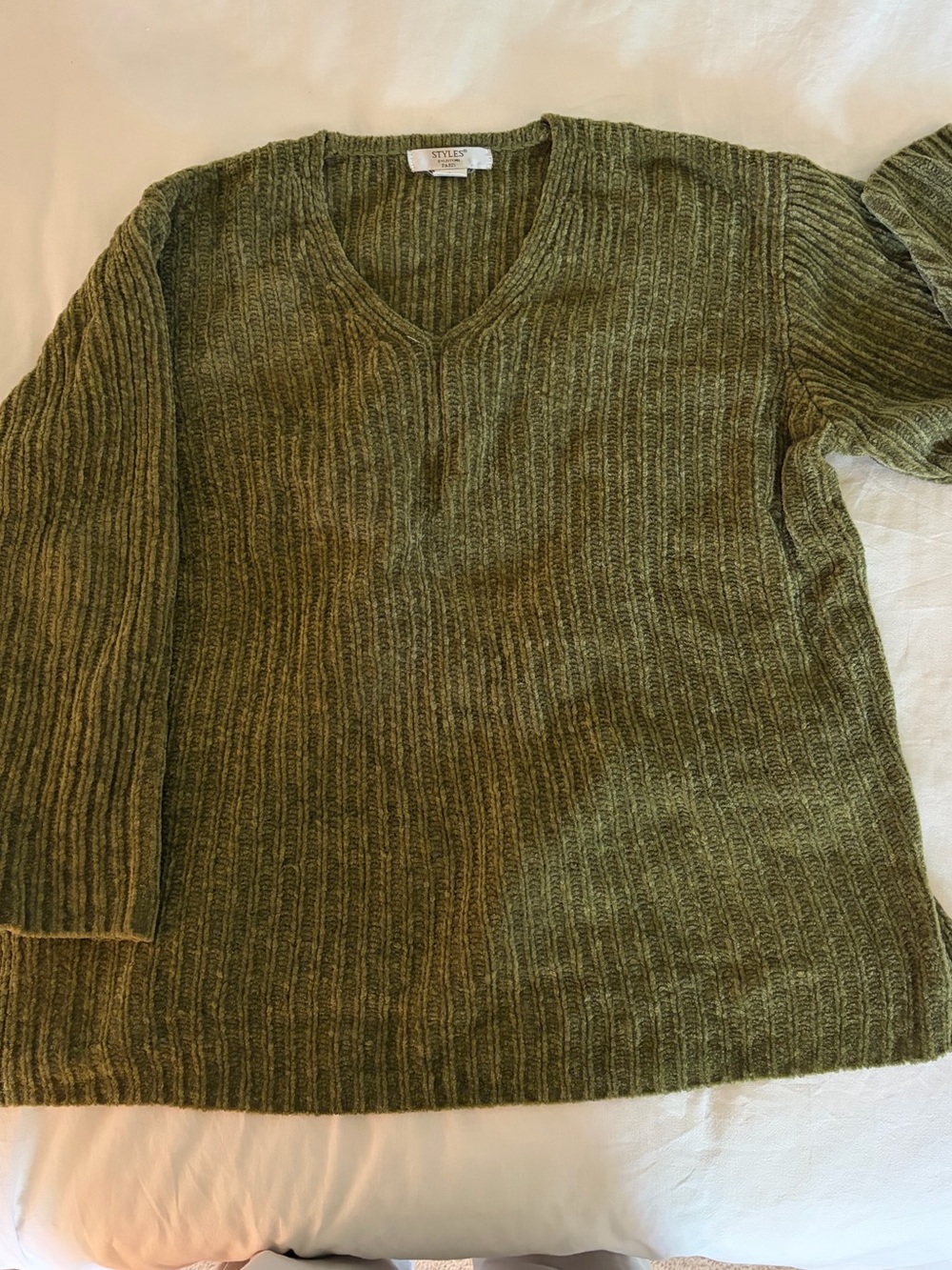 Mens Vintage Olive Green V-Neck Ribbed Sweater